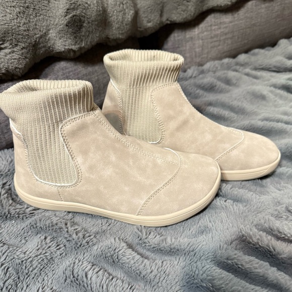 Whitin Women’s Wide Barefoot Ankle Boots. Chelsea style, zero drop, sock cuffs - Picture 3 of 5